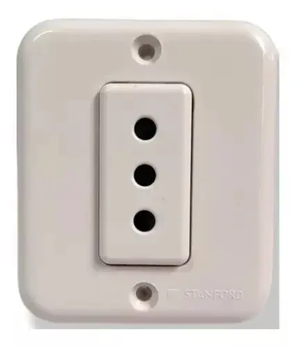 Enchufe sobrepuesto simple 2P+T 10A STANFORD