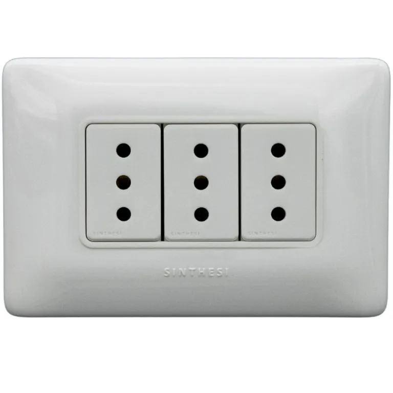 Enchufe triple 10A SINTHESI S12