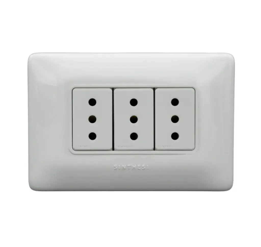 Enchufe triple 10A SINTHESI S12