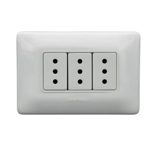 Enchufe triple 10A SINTHESI S12
